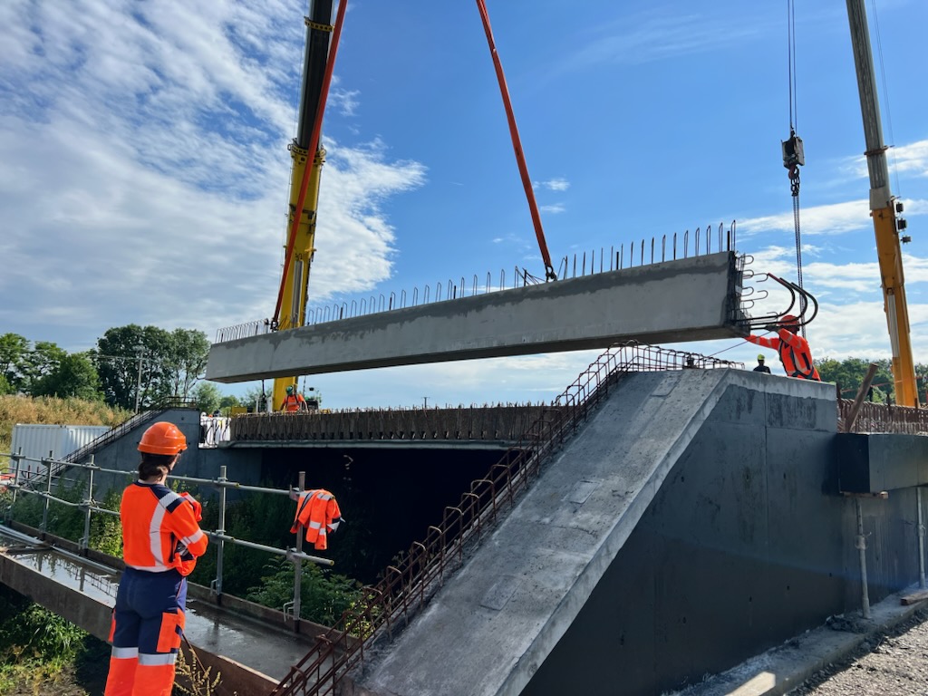 PREGA préfabrique et livre 91 poutres de 20 tonnes pour un ouvrage d’art à Machecoul